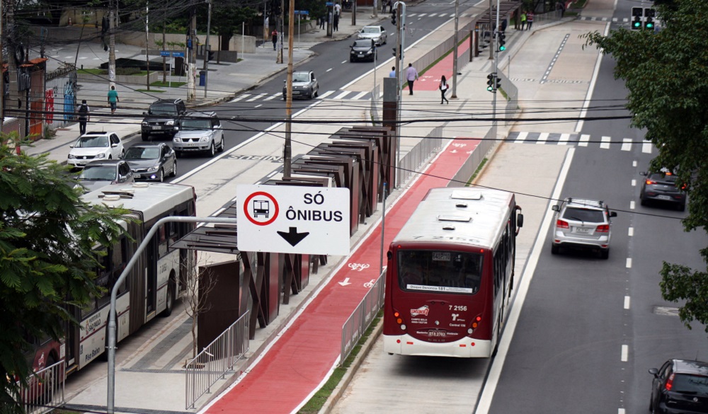 Motoristas e cobradores de ônibus fazem greve nesta sexta em SP – Headline News, edição das 19h