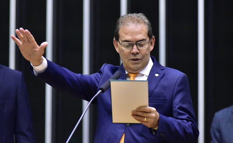 Paulinho da Força toma posse no lugar de Marcelo Lima, que perdeu o mandato