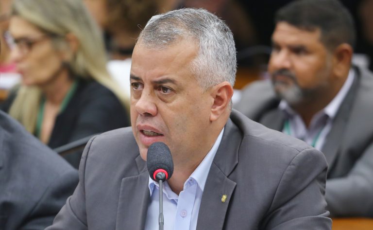 Comissão aprova emendas a projeto que regulamenta setor de controle de pragas urbanas