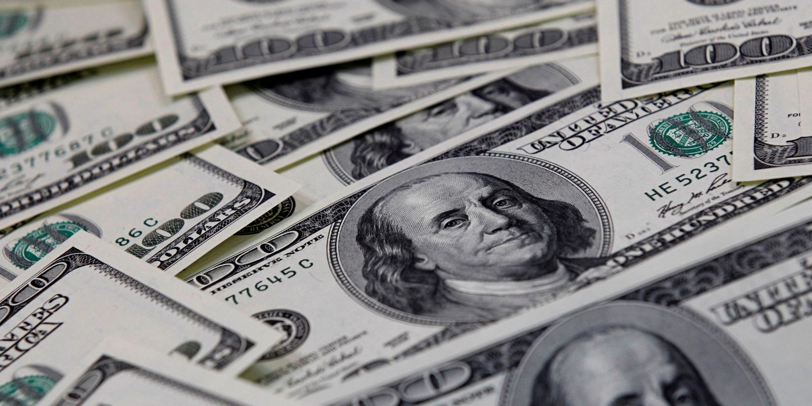 Dólar cai pela oitava vez seguida e fecha a R$ 5,63