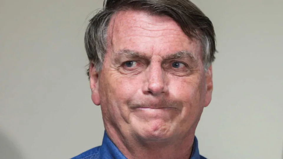 Bolsonaro mantém melhora, mas segue sem previsão de alta da UTI