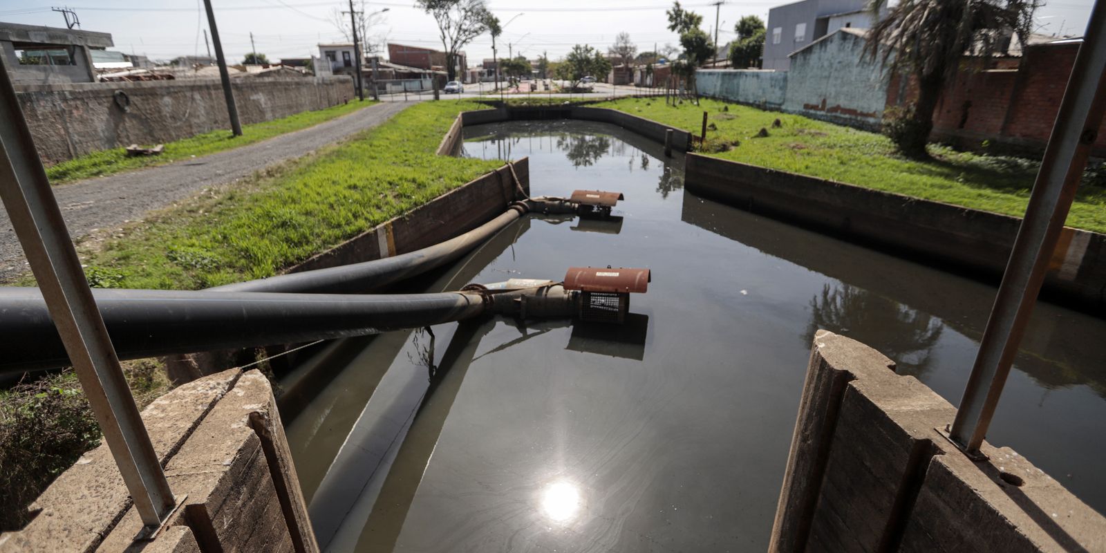 Impasse em projetos atrasa obras de proteção contra enchentes no RS