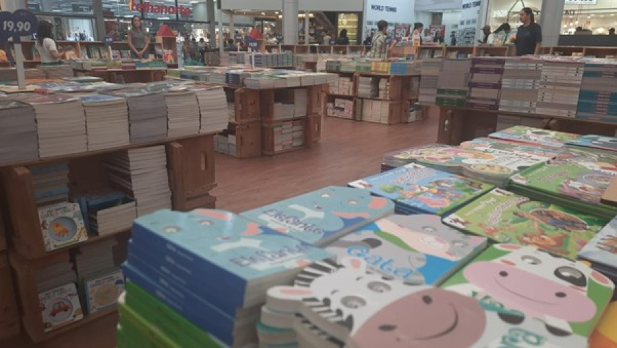 Feira de livros com mais de mil títulos no Litoral Plaza vira passeio imperdível para famílias