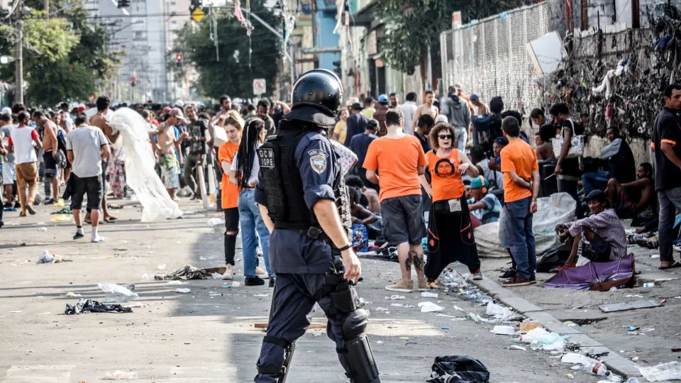 Gangue da bike e vidro quebrado: cracolândia tem média de 39 furtos e roubos por dia