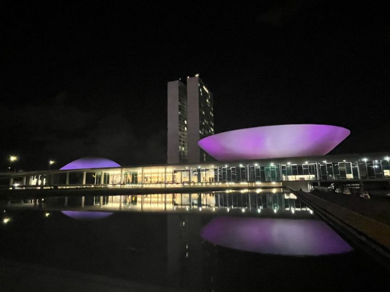 Congresso se ilumina de lilás pelo Dia de Conscientização sobre a Síndrome de Edwards